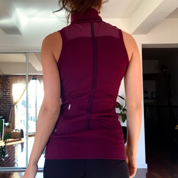 lululemon runner vest size 6 in plum burgundy - Picture 3 of 3